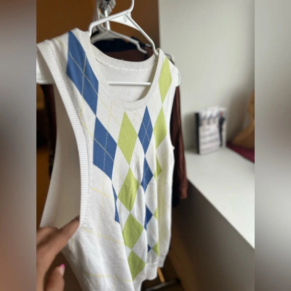 Argyle Sweater
Vest in Green - Picture 6 of 11